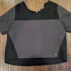 Cute Cropped Monk & Lou Top